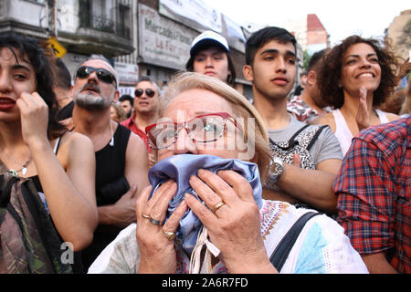 BUENOS AIRES, 27.10.2019: Thowsands der Unterstützer Tausende Menschen feiern den Sieg von Alberto Fernandez und Cristina Kirchner zu den Sudetendeutschen wies Schroeder Stockfoto