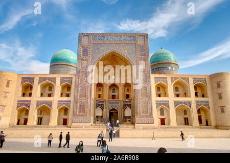 Poh-i-Kalyan und Kalan Medrese Stockfoto