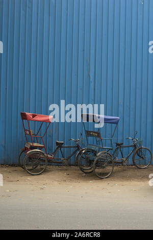 Zyklus Rikschas, DEN ÖFFENTLICHEN VERKEHR IN DER INDISCHEN STÄDTE, CHANDINI CHOWK, Delhi, Indien Stockfoto