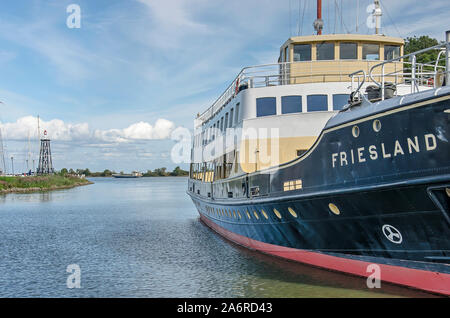 Enkhuizen, Niederlande, 13. September 2019: ehemalige Wattenmeer Fähre Friesland, jetzt ein Boot, in der Fähre Hafen Stockfoto