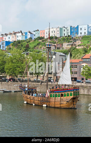 Die Matthäus. Moderne River Cruise Boot im Stil der alten Segelschiff auf dem Fluss Avon in Bristol. Für Flusskreuzfahrten und Veranstaltungen genutzt. Stockfoto