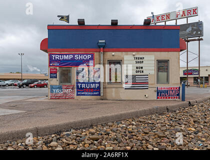 In Rapid City, South Dakota, USA - 20. Oktober 2019: Von außen' der Trumpf Shop Verkauf von Donald Trump Erinnerungsstücke Stockfoto