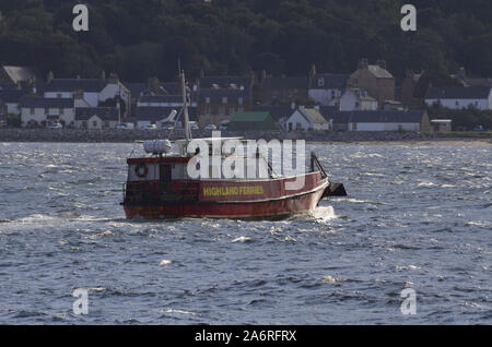 Die kleine Autofähre, die über den Cromarty Firth von Nigg zu Cromarty der Black Isle von Schottland Großbritannien betreibt Stockfoto