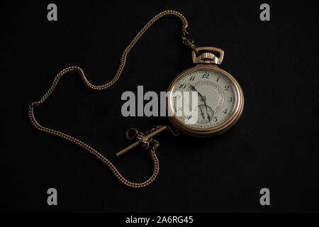 Antique Gold Taschenuhr mit Kette Gold Stockfoto