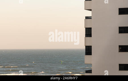 Meer vom Tramandai City Beach, RS, Brasilien. Mit Stränden in Rio Grande do Sul an der Küste von Rio Grande do Sul, die nach Gemeinden aufgelistet sind, Stockfoto