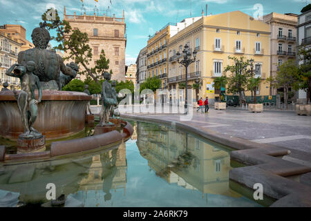 Brunnen Turia Valencia, Spanien. Dieses berühmten Brunnen befindet sich im nördlichen Teil der Plaza de la Virgen entfernt und schildert Neptun. Stockfoto