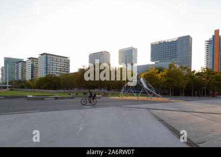 Modernes Gebäude im Stadtteil Diagonal Mar, Barcelona, Katalonien, Spanien Stockfoto