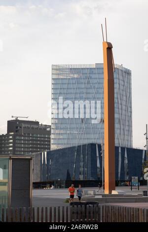 Diagonale fussballdaten Turm und das Museum der Naturwissenschaften, Forum, Barcelona, Katalonien, Spanien. Das Gebäude ist 110 Meter hoch mit 24 Etagen. Es war Stockfoto