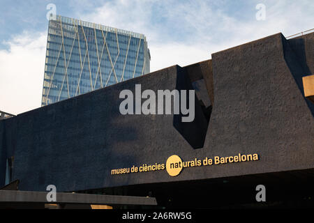 Diagonale fussballdaten Turm und das Museum der Naturwissenschaften, Forum, Barcelona, Katalonien, Spanien. Das Gebäude ist 110 Meter hoch mit 24 Etagen. Es war Stockfoto