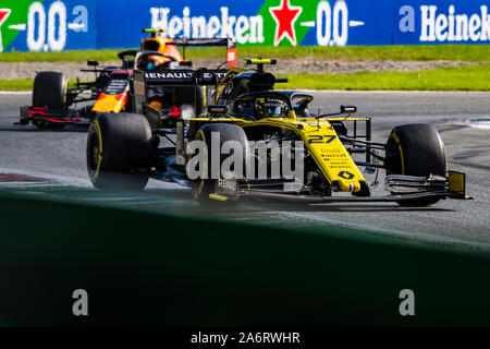 Italien/Monza - 08/09/2019 - #27 Nico Hulkenberg (GER, Renault Sport F1-Team, R.S. 19) und Nr. 23 Alexander ALBON (THAI, Red Bull Racing, RB 15) während der Stockfoto