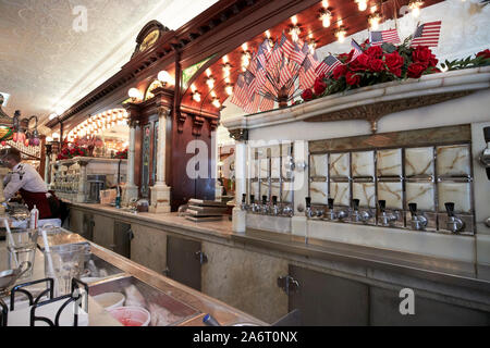 Soda Sirup dispenser Zaharakos classic Eisdiele und Museum Columbus Indiana USA Stockfoto