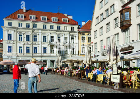 Rathausplatz (Raekoja plats) in der Altstadt, die zum UNESCO-Weltkulturerbe gehört. Tallinn, Estland Stockfoto