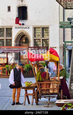 Mittelalterliche Straße in der Altstadt von Tallinn, das zum Weltkulturerbe der Unesco gehört. Tallinn, Estland Stockfoto