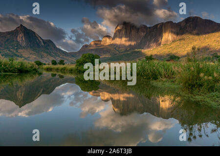 Anzeigen von Tsaranoro Tal, zentrale Hochland von Madagaskar. Landschaft. Stockfoto