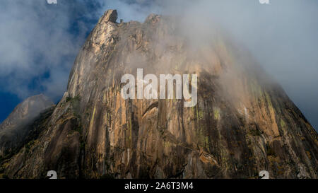 Anzeigen von Tsaranoro Tal, zentrale Hochland von Madagaskar. Cameleon Gipfel. Stockfoto