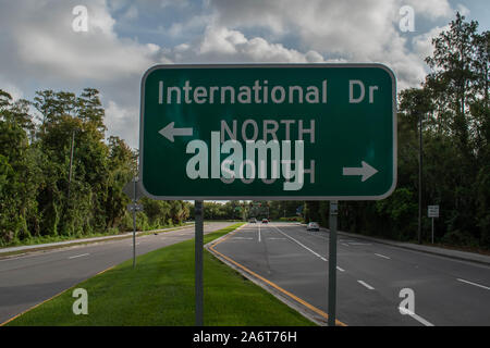 Orlando, Florida. Oktober 25, 2019. Internationale Fahrer Nord und Süd unterzeichnen. Stockfoto