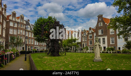 Ein Bild der Begijnhof Hof, ein verstecktes Juwel von Amsterdam. Stockfoto