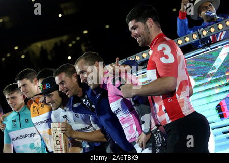 Lee Valley Velodrom - London, UK. 27. Oktober 2019. Sprinter feiern die Fertig stellen der sechs Tage London Cycling Event. Stockfoto