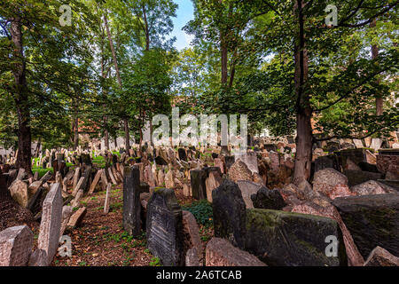 Prag, Tschechische Republik, 11. SEPTEMBER: Der alte jüdische Friedhof, 11. September 2019 in Prag, Tschechische Republik Stockfoto