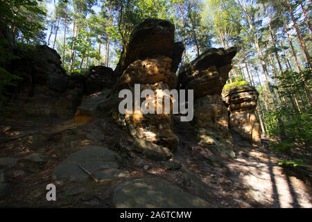 Einmaligen roten Felsen in Polen, Skałki Piekło pod Niekłaniem Polen Stockfoto