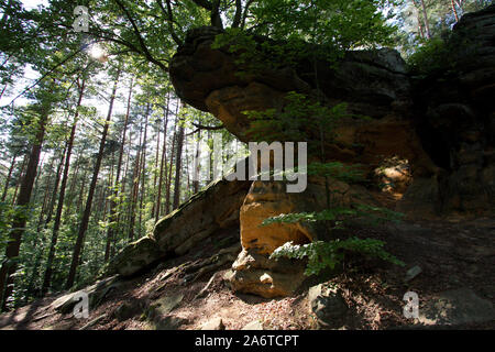 Einmaligen roten Felsen in Polen, Skałki Piekło pod Niekłaniem Polen Stockfoto