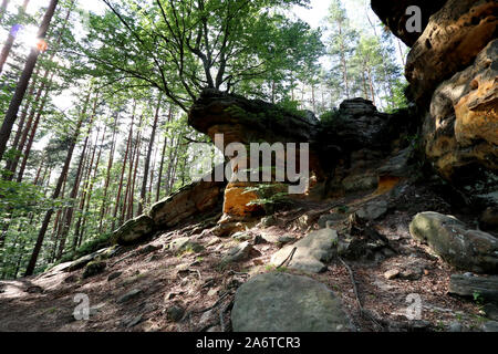 Einmaligen roten Felsen in Polen, Skałki Piekło pod Niekłaniem Polen Stockfoto