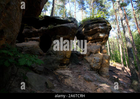 Einmaligen roten Felsen in Polen, Skałki Piekło pod Niekłaniem Polen Stockfoto