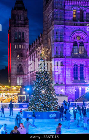 London, Großbritannien. 28 Okt, 2019. Das Natural History Museum für die Weihnachtszeit geöffnet ist. Credit: Guy Bell/Alamy leben Nachrichten Stockfoto