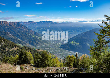 Blick auf Meran Tal von Meranoer Höhenweg im Südtirol Italien Stockfoto