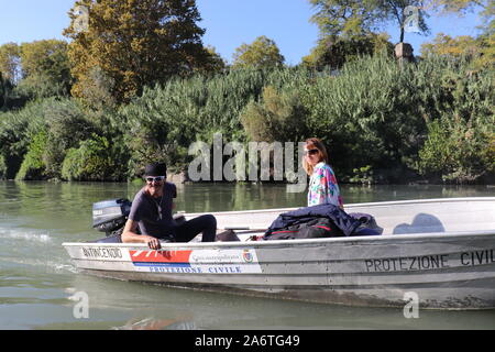 Fiume Tevere - Risalita in gommone - Roma Stockfoto