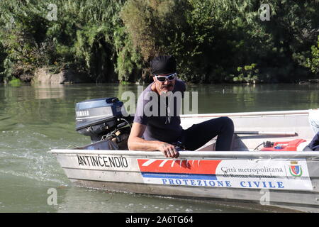 Fiume Tevere - Risalita in gommone - Roma Stockfoto