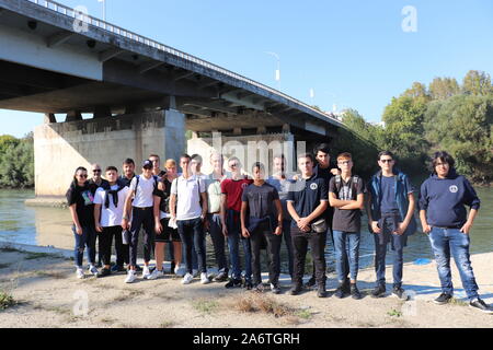 Fiume Tevere - Risalita in gommone - Roma Stockfoto