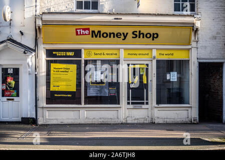 Geschlossen und verfallende Das Geld Shop, in Chelmsford, Essex. Shop vor. Darlehen und Finanzierungen, Pfandleiher, Scheckeinlösung, Scheckeinlösung Stockfoto