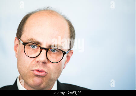 Wiesbaden, Deutschland. 28 Okt, 2019. Christian Hartwig, Stellvertretender Pressesprecher der Frankfurter Staatsanwaltschaft. Credit: Andreas Arnold/dpa/Alamy leben Nachrichten Stockfoto