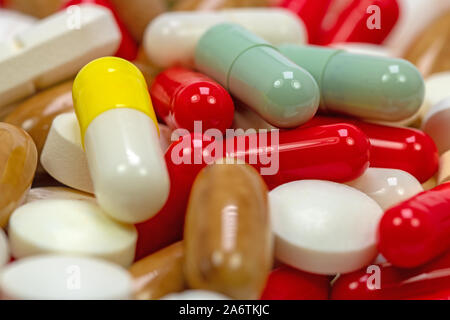 Viele verschiedene Tabletten in einer Nahaufnahme Stockfoto