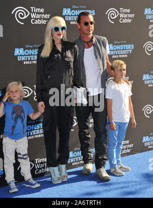 LOS ANGELES, Ca. Juni 17, 2013: Gwen Stefani & Gavin Rossdale & Kinder bei der Weltpremiere von 'Monsters Universität" am El Capitan Theatre, Hollywood. © 2013 Paul Smith/Featureflash Stockfoto