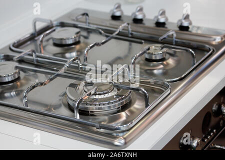 Edelstahl Oberteil einer Kochen mit Gas. Selektive konzentrieren. Stockfoto