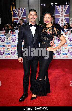 Aljaz Skorjanec und Emma Weymouth Anreise für den Stolz von Großbritannien Auszeichnungen auf der The Grosvenor House Hotel, London statt. Stockfoto