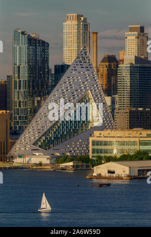 NYC Golden Empire Pyramide Stockfoto