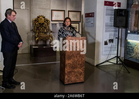 Der Präsident des Europäischen Parlaments David Sassoli und Präsident der Jüdischen Gemeinde von Rom Ruth Dureghello sind im Jüdischen Museum, die beim Besuch der jüdischen Gemeinde von Rom gesehen. Stockfoto