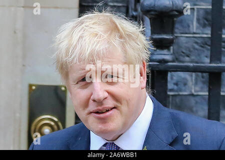 Der britische Premierminister Boris Johnson Im folgenden werden die Schritte zur Downing Street Nr.10 mit dem Tag, an dem die MPs die Aussprache und Abstimmung zu seiner Bewegung für einen allgemeinen Wahlen am 12. Dezember 2019. Das Vereinigte Königreich wird nicht Verlassen der Europäischen Union am 31. Oktober 2019, als die Staats- und Regierungschefs der Europäischen Union haben eine Erweiterung für Brexit bis zum 31. Januar 2020 gewährt. Stockfoto