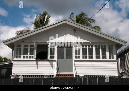 Traditionelle Queenslander Häuser in der Lake Street, Cairns, Far North Queensland, Australien Stockfoto