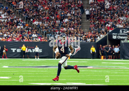 Houston, Texas, USA. 27 Okt, 2019. Houston Texans Quarterback Deshaun Watson (4) läuft, während des Spiels gegen die Oakland Raiders an NRG Stadion in Houston, Texas. Die endgültige Punktzahl 27-24 Texans. Maria Lysaker/CSM/Alamy leben Nachrichten Stockfoto