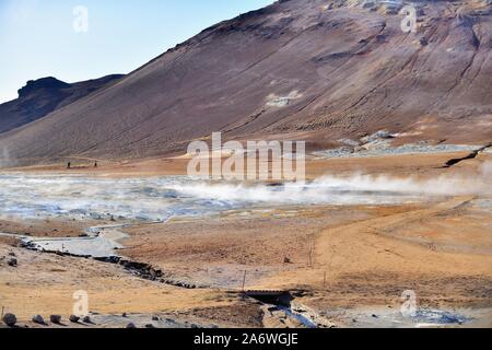 Namaskard, Island. Das Gelände bei Namaskard im Norden von Island. Namaskard ist ein Gebiet, das sprudelnde sulphorous Mud-pits von einem Land umgeben Stockfoto