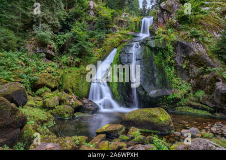 Dieser Wasserfall ist Teil der berühmten Triberger Wasserfälle im Schwarzwald, Deutschland Stockfoto