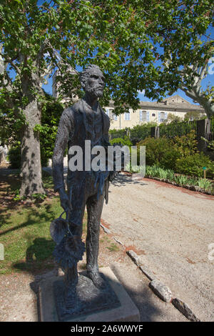 Statue von Van Gogh am Eingang von Saint-Paul-de-Mausole sanitorium an St-Remy-de-Provence, Bouches du Rhône, Frankreich Stockfoto