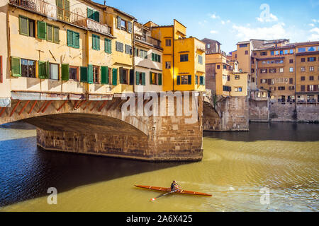 Blick auf den Ponte Vecchio in Florenz Toskana Italien Stockfoto