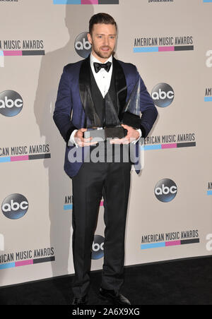 LOS ANGELES, Ca - 24. NOVEMBER 2013: Justin Timberlake im Drucksaal bei den American Music Awards 2013 im Nokia Theater, LA Live. © 2013 Paul Smith/Featureflash Stockfoto