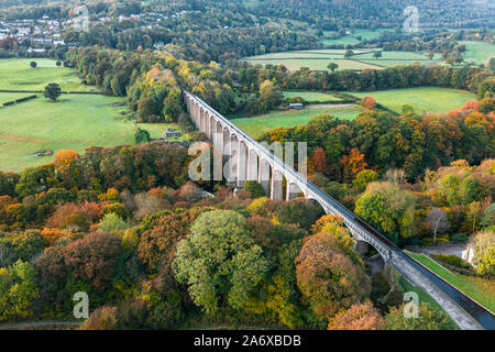 Pontcysyllte Aquädukt Luftbild an herbstlichen Morgen in Wales, Großbritannien Stockfoto