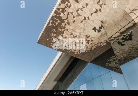 Details der Fassade der Philharmonie de Paris, das Paris Concert Hall im Parc de la Villette, Paris Stockfoto